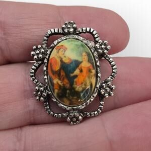 Romantic Courting Art Vintage Cameo-Style Brooch Pin | Ornate Silver-Tone Frame